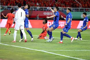 HLV Jordan: Hàn Quốc là đội bóng hàng đầu thế giới, 1-6 không đánh lại Nhật Bản đã giúp chúng tôi thăng tiến